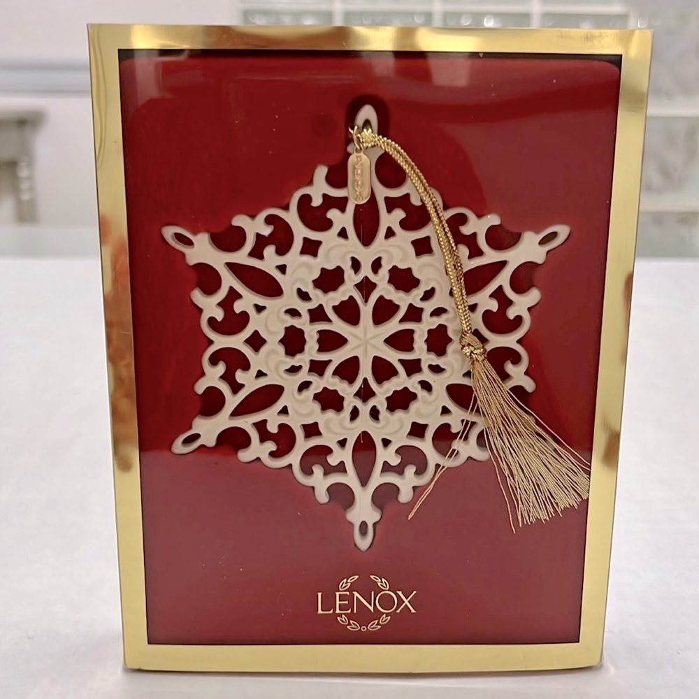 Lenox 2001 Porcelain Snowflake Ornament